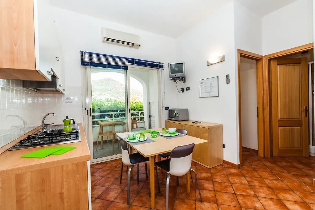 Le Residenze Del Porto Aparthotel La Caletta Italië