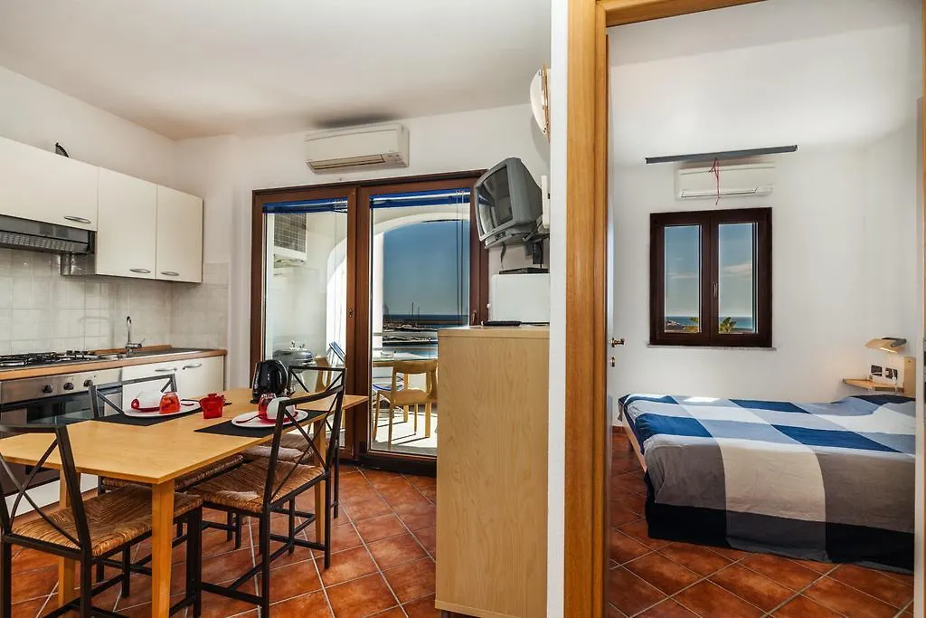Le Residenze Del Porto Aparthotel La Caletta Italië